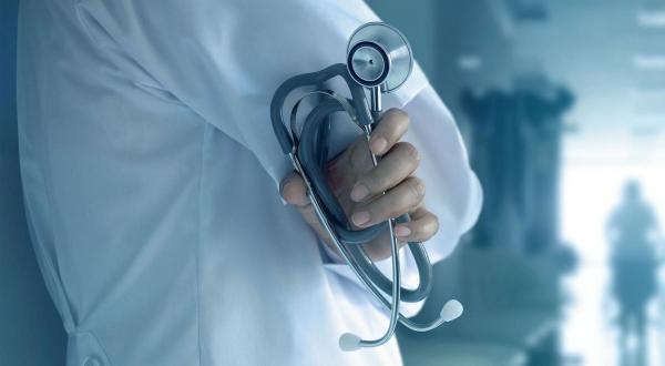 روزنامه رسالت: آمار بالای مهاجرت پزشکان را جعل کردند که تعرفه خدمات پزشکی را بالا ببرند!