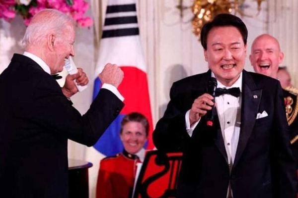 آواز خوانی رئیس جمهور کره جنوبی در کاخ سفید